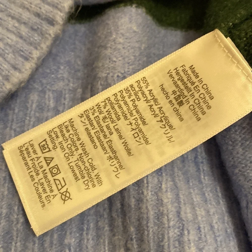 J. Crew multicolor extra soft crew neck sweater. Size M . Style BJ852